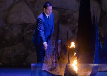 El secretario de Estado de Estados Unidos, Marco Rubio, visita el Memorial del Holocausto Yad Vashem en Jerusalén, el 16 de febrero de 2025. (Oren Ben Hakoon/POOL)