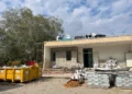 Reparaciones en un edificio del kibutz Nirim, en el sur de Israel. (Dirección de Tekuma)