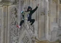 Arrestan a hombre tras escalar el Big Ben con bandera islamista