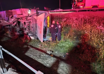 Un autobús vuelca en el sur de Israel y deja un muerto y 12 heridos