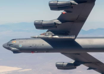 Un B-52H Stratofortress de la Fuerza Aérea de los Estados Unidos cargado con dos misiles AGM-183 ARRW. (Foto cortesía de la Fuerza Aérea de EE. UU.)Un B-52H Stratofortress de la Fuerza Aérea de los Estados Unidos cargado con dos misiles AGM-183 ARRW. (Foto cortesía de la Fuerza Aérea de EE. UU.)