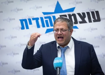 El líder de Otzma Yehudit, Itamar Ben Gvir, preside una reunión de la facción en la Knéset, el 3 de febrero de 2025. (Yonatan Sindel/Flash90)