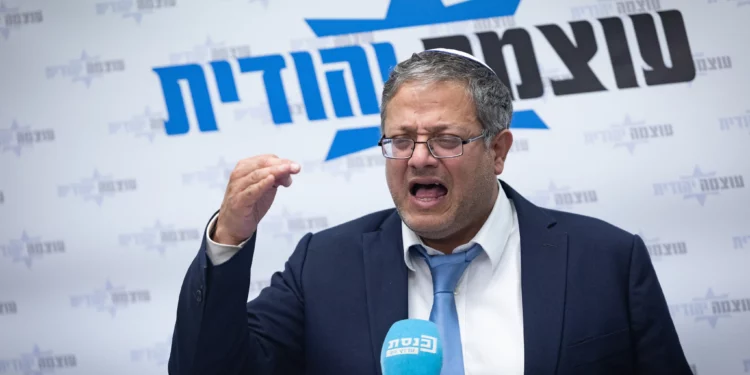 El líder de Otzma Yehudit, Itamar Ben Gvir, preside una reunión de la facción en la Knéset, el 3 de febrero de 2025. (Yonatan Sindel/Flash90)