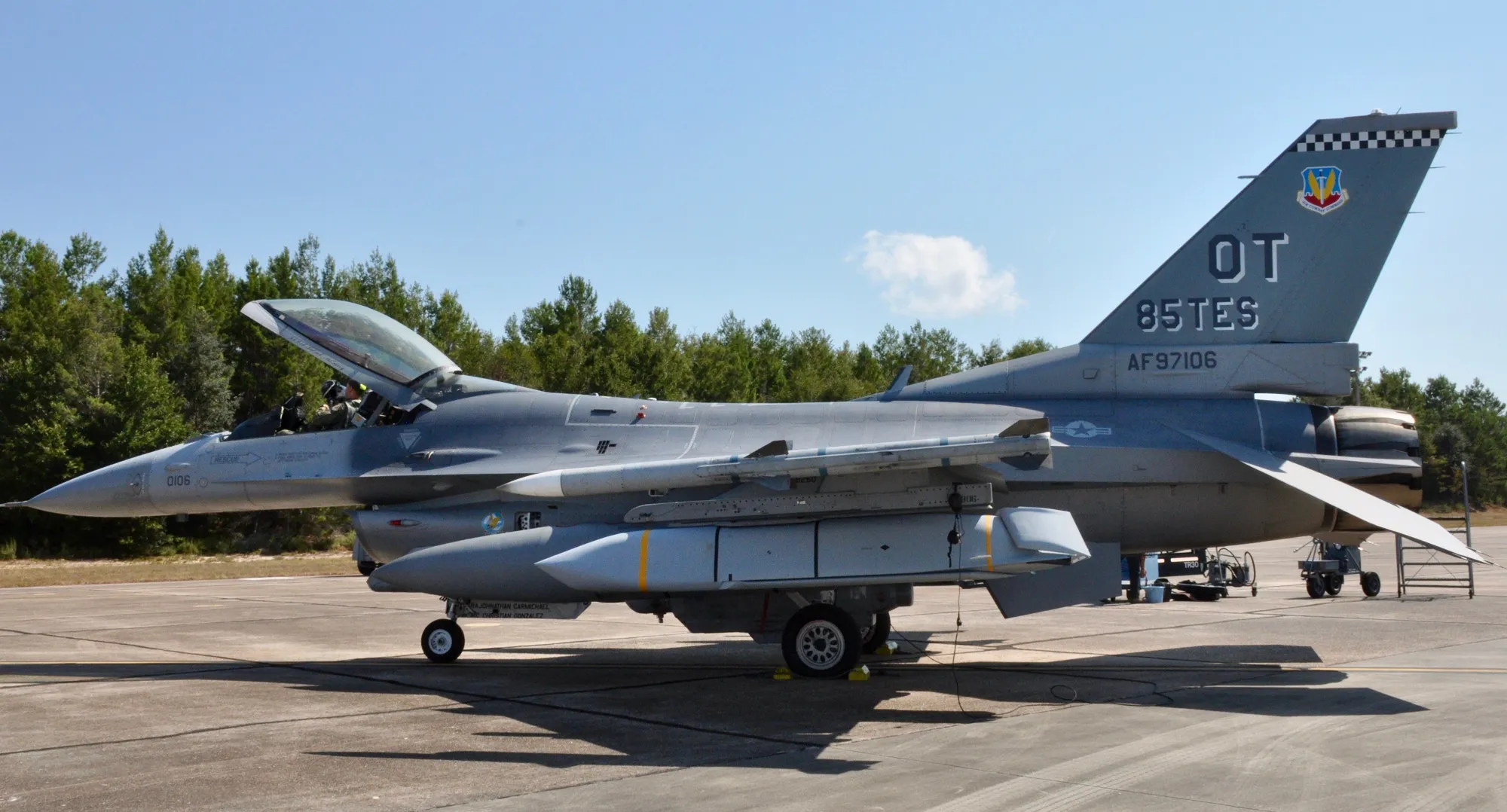 El F-16 incorporará el misil antibuque AGM-158C LRASM