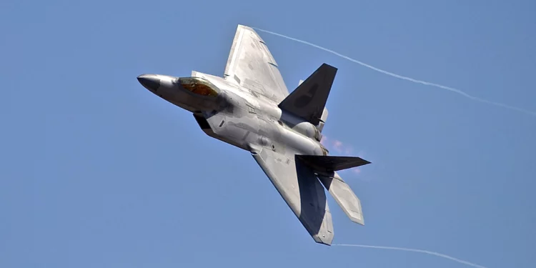El F-22 Raptor: el avión más costoso por unidad en la historia