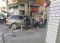 La policía en el lugar de un presunto ataque con un coche en Tel Aviv, el 8 de diciembre de 2022 (Cortesía)