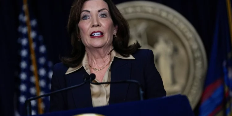Hochul ordena retirar oferta de profesor de estudios palestinos