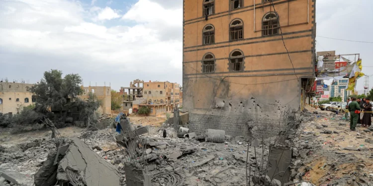 Estados Unidos lanza nuevos bombardeos sobre bastiones hutíes en Yemen