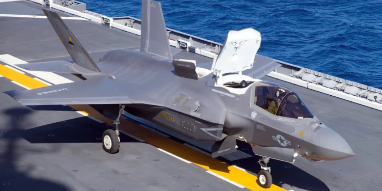 Japón convierte destructores Izumo en portaaviones para F-35B