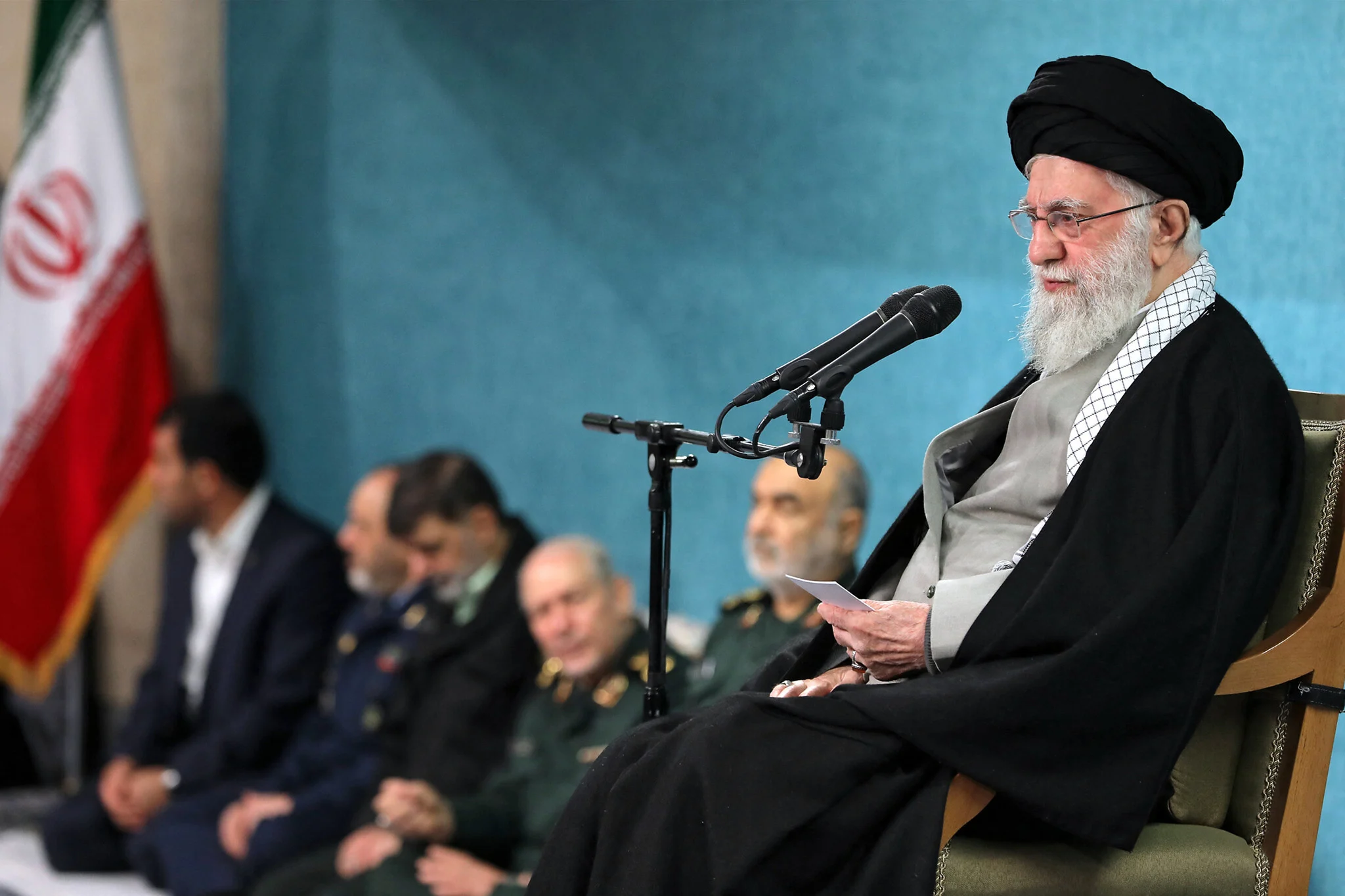 Irán dice que no negociará bajo la presión de “matón” de EE. UU.