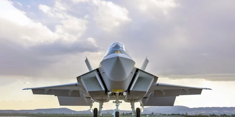 Turquía desafía al F-35 con el caza KAAN