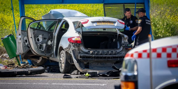 Fuerzas de seguridad en el lugar de un ataque terrorista cerca de Yokne'am, 24 de marzo de 2025. (David Cohen/Flash90)