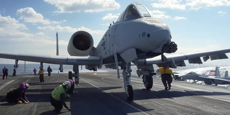 ¿Podría el A-10 Warthog adaptarse para operar en portaaviones