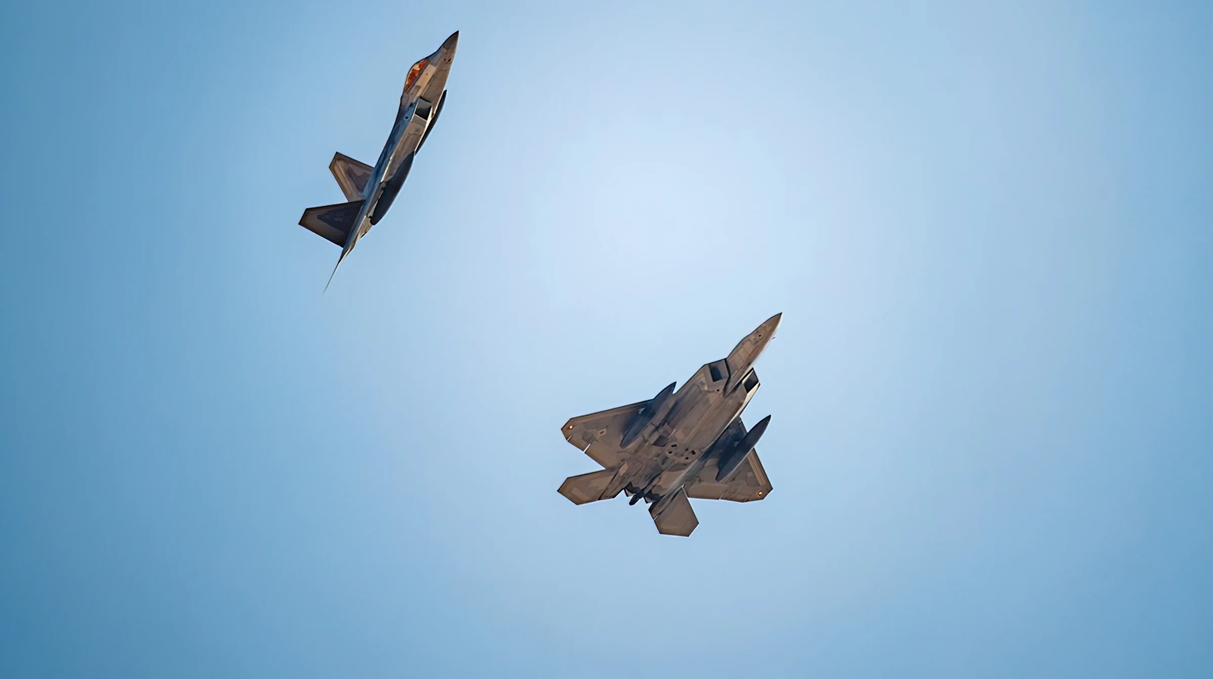 El F-22 supera a rivales en el aire: Pero tiene estas debilidades
