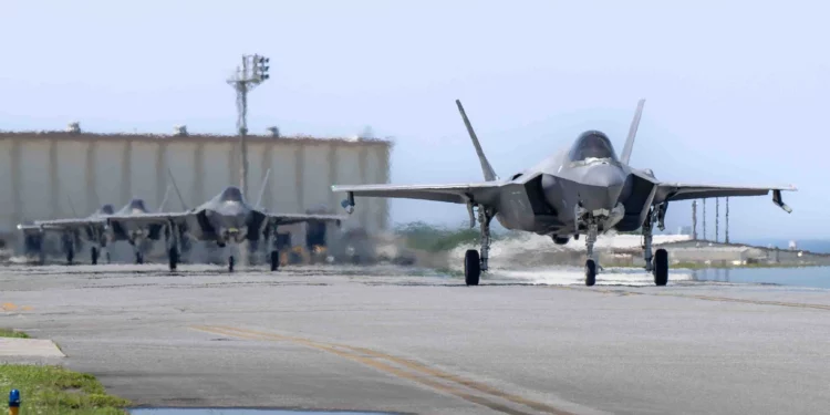 Kadena refuerza su defensa con segundo grupo de F-35