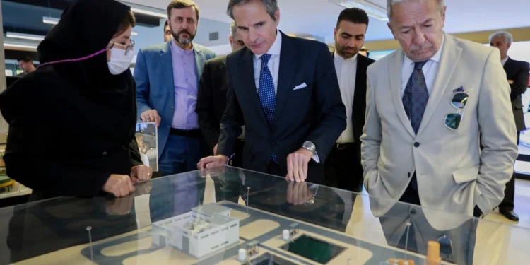 Irán negocia con la OIEA reanudación del monitoreo nuclear