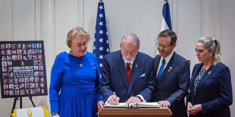 Huckabee presenta credenciales y alerta sobre amenaza iraní