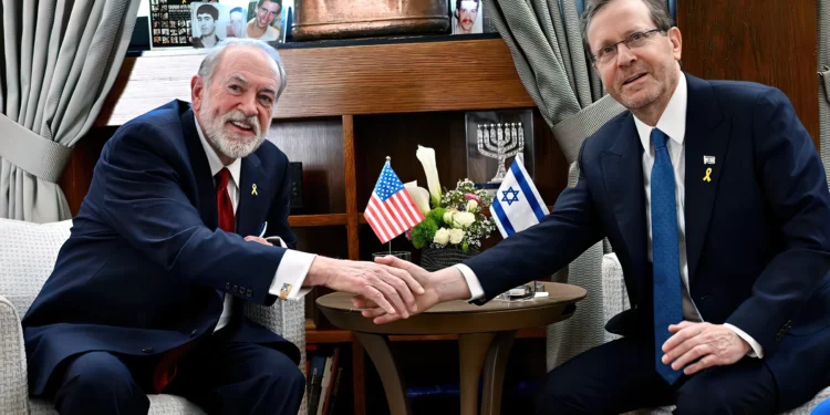 Huckabee exige al mundo presionar a Hamás y no a Israel