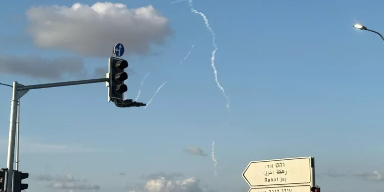 Israel intercepta misil hutí lanzado desde Yemen hacia su territorio