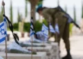 Israel conmemora a caídos con 25.417 banderas