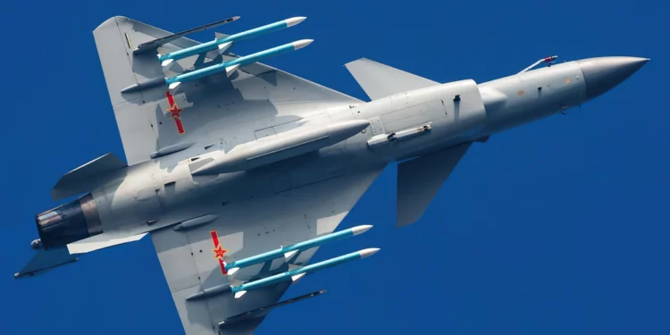 China desafía a Vietnam con J-10 con misiles PL-12