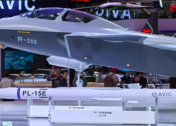 El J-20S de China revienta radares y controla drones