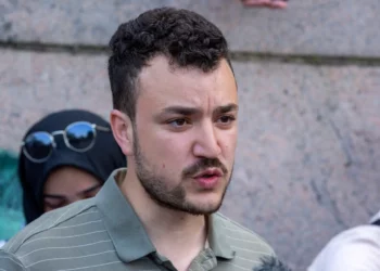 Juez de inmigración autoriza deportación de Mahmoud Khalil