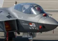 General emiratí prueba el KF-21 en alianza con Corea del Sur