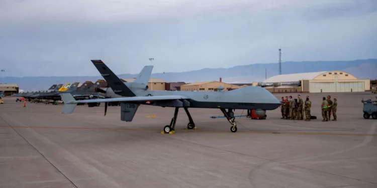 Ejercicio Iron Agility une MQ-9 y F-16 en Holloman para ACE