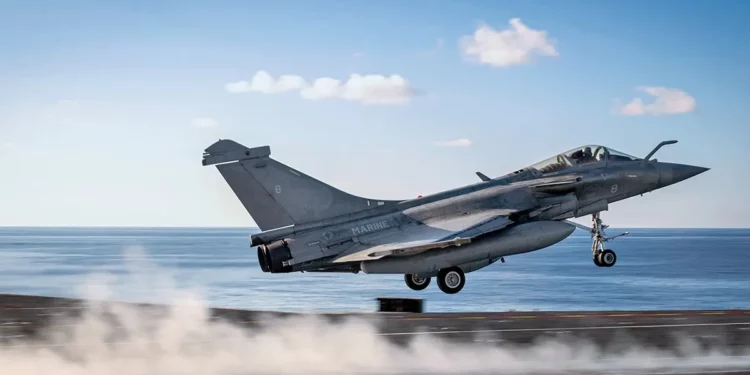India adquiere 26 cazas Rafale Marine para su portaaviones