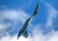 El caza Su-35S ejecuta maniobras extremas en combate
