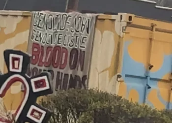 Vandalizan tienda de Gisele Fetterman con mensaje contra Israel