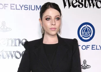 Michelle Trachtenberg aparece en la novena Gala Anual del Cielo de The Art of Elysium en Culver City, California, el 9 de enero de 2016. (Foto de Rich Fury/Invision/AP, Archivo)