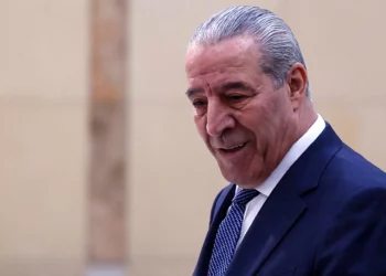 El secretario general del Comité Ejecutivo de la Organización para la Liberación de Palestina, Hussein al-Sheikh, asiste a la 32.ª sesión del Consejo Central de la OLP en Ramallah el 23 de abril de 2025. (Zain Jaafar/AFP)