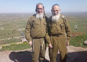 El rabino Shlomo Aviner (R) en Siria