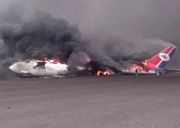 Israel ataca el aeropuerto de Saná bajo control hutí: tras repetidos ataques con misiles por parte de un grupo yemení