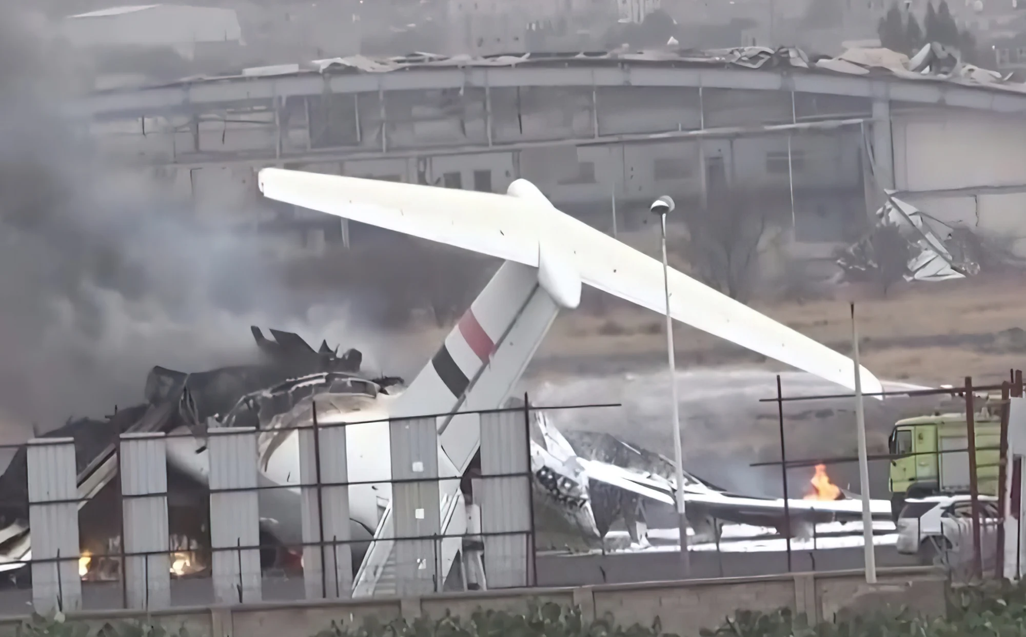 Israel arrasó el aeropuerto de Saná en 15 minutos con 50 bombas