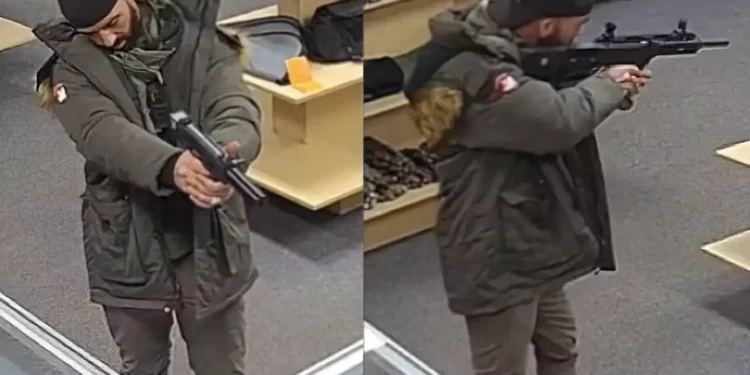 Un hombre de Michigan que acosó a judíos cerca de una sinagoga se declara culpable de un delito con arma de fuego