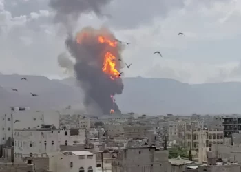 Israel ataca aeropuerto de Saná en respuesta a misiles hutíes
