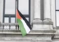Alcalde judío de Providence reacciona al izamiento de bandera palestina