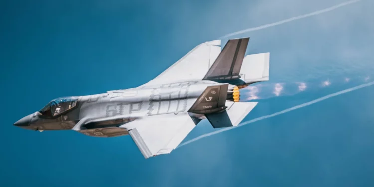 Trump anuncia el F-55: una variante bimotor del F-35
