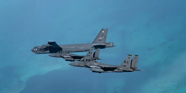 F-15 protegen Diego García tras rotación de B-52 y B-2