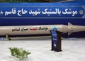 Irán exhibe misil balístico Ghassem Basir de 1.200 km de alcance