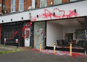Inmobiliaria de propietario judío vandalizada por un grupo antiisraelí en Londres