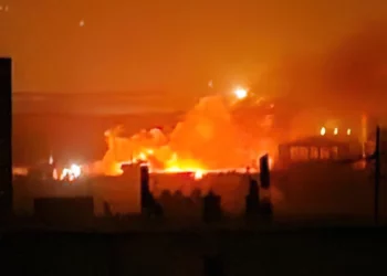 Irán sufre explosiones en plantas eléctricas: activa defensas aéreas