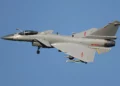El caza J-10C chino triunfa en combate y desata furor en redes