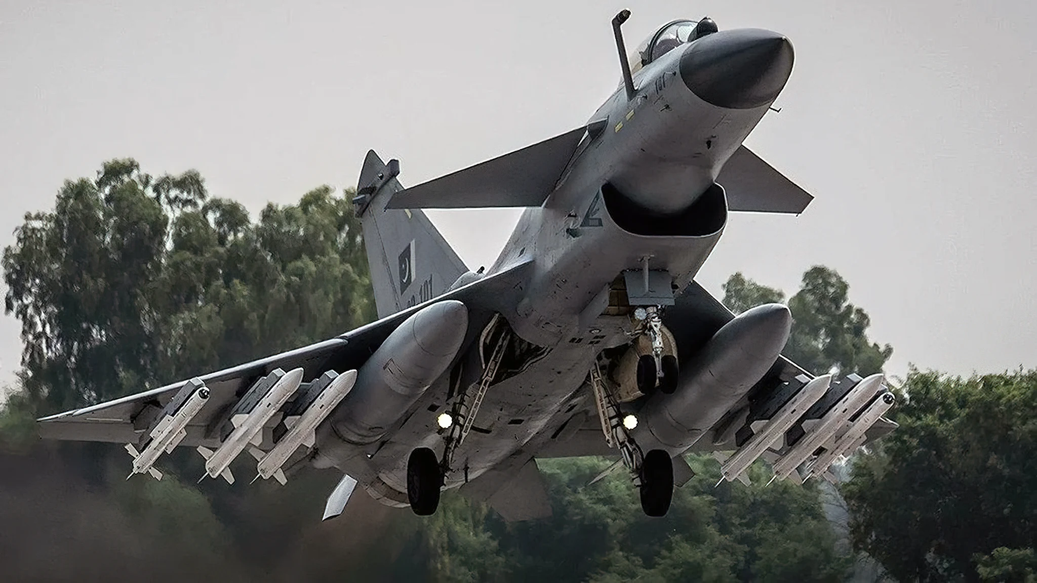China ofrece cazas J-10CE a Colombia en maniobra estratégica