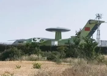 El avión KJ-3000 de China capturado en la imagen más clara