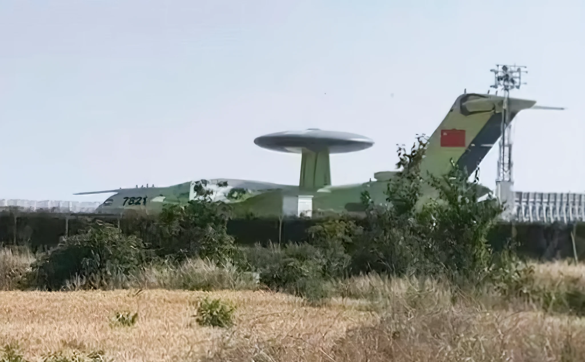 El avión KJ-3000 de China capturado en la imagen más clara