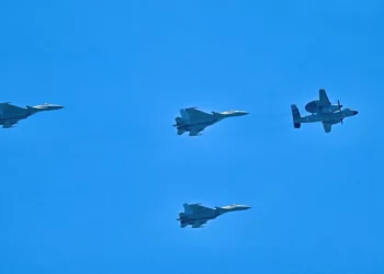 China lanza el KJ-600 con J-15 desde el portaaviones Fujian